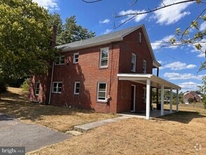 Building Photo - 2320 Valley Rd