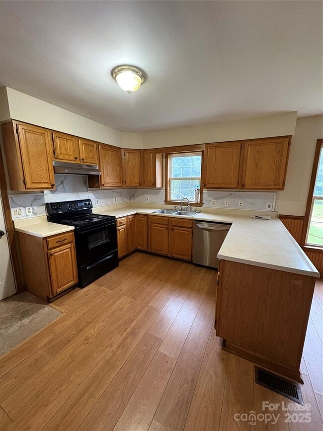 Building Photo - 7200 Strawberry Ln