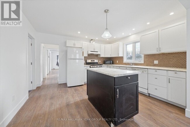 Building Photo - 27008 Kennedy Rd