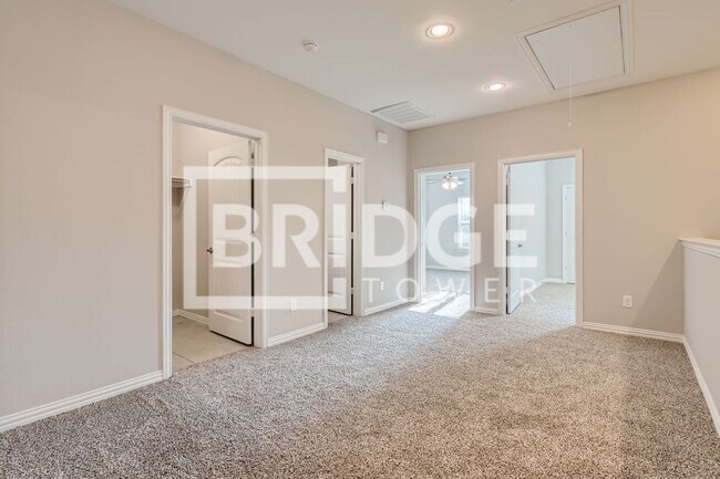 Building Photo - 1316 Lakecrest Ln