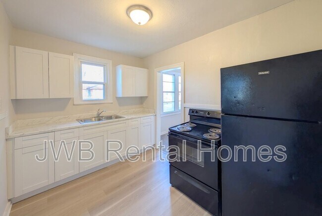 Building Photo - 1664 W 16th St