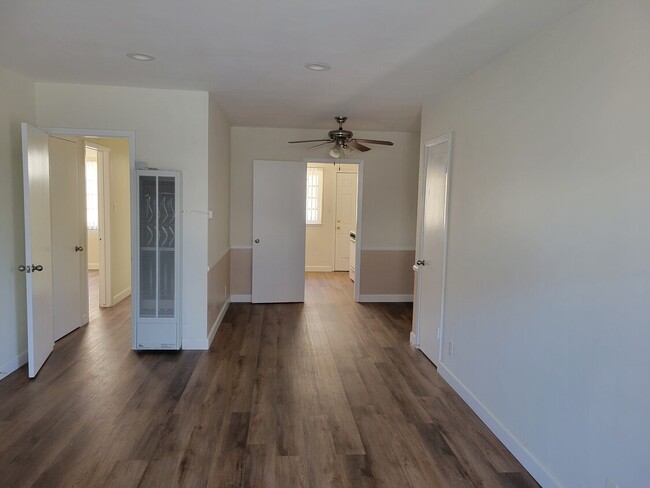 #5 - Dining Area - 7357 Woodman Ave