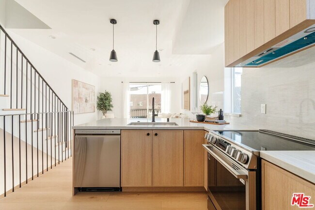 Foto del edificio - 6763 Lexington Ave