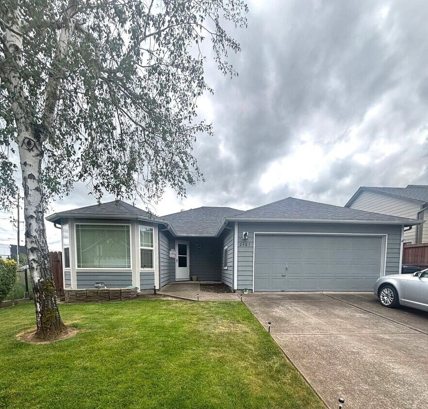 Foto principal - 3 bed home In South Salem