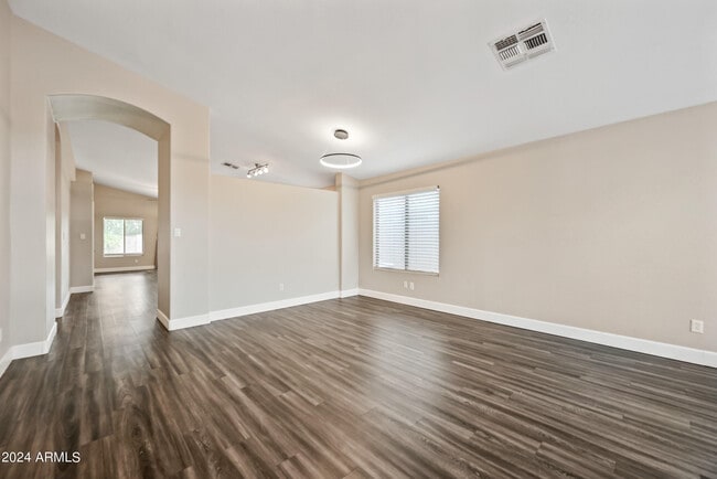 Foto del edificio - 8775 W Adam Ave