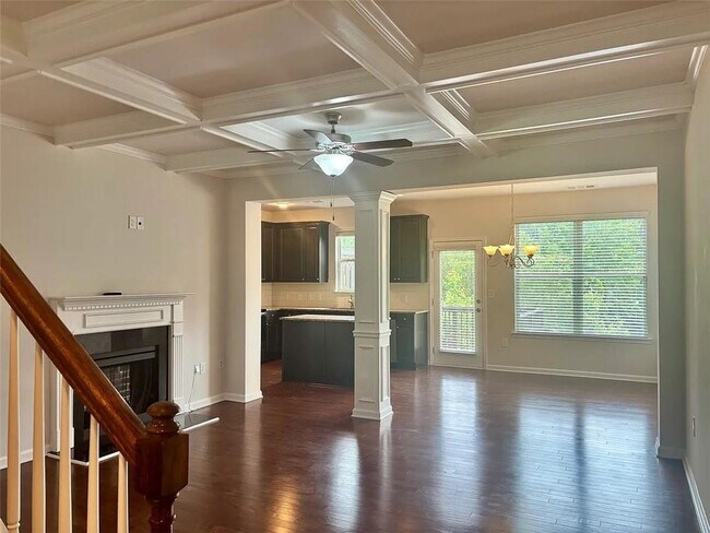 Building Photo - 1700 Paxton Dr SW
