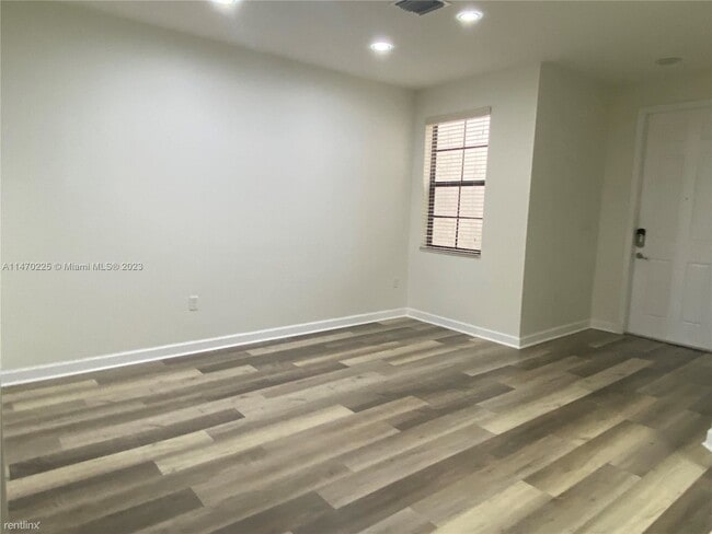 Building Photo - 3 br, 2.5 bath House - 3420 W 92nd Pl