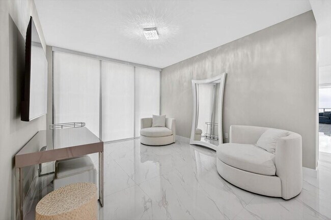 Foto del edificio - 700 NE Miami Pl