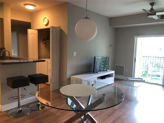 Foto del edificio - 6001 SW 70th St