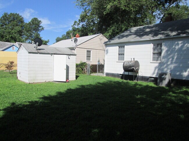Foto del edificio - Three Beds, One Bath in Highland Springs. ...