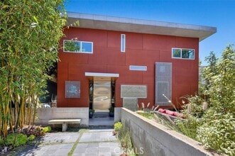 Building Photo - 604 33rd St