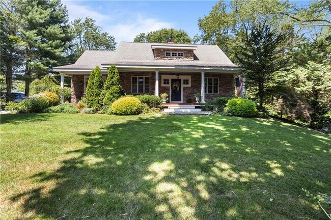 Building Photo - 93B Kickemuit Ave