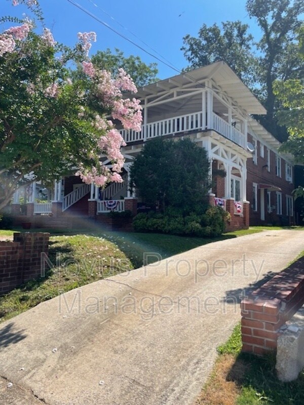 Foto del edificio - 319 College St