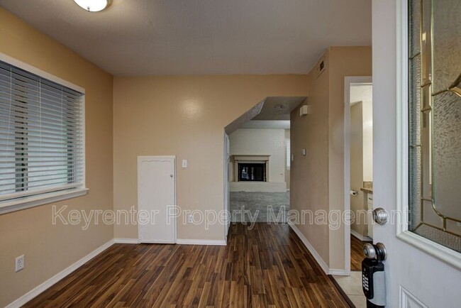 Building Photo - 1632 Glenn Bo Dr
