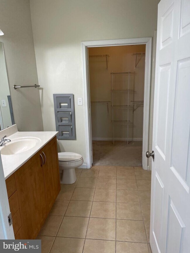 Building Photo - 12957 Centre Park Cir