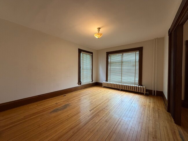 Building Photo - Apartment for Rent
