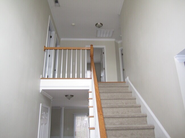 Building Photo - 120 Jacobs Ridge Dr
