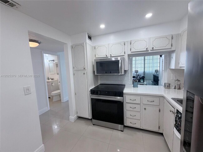 Foto del edificio - 1825 S Ocean Dr