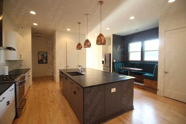 Foto del edificio - 2810A W Kirkwood Ave