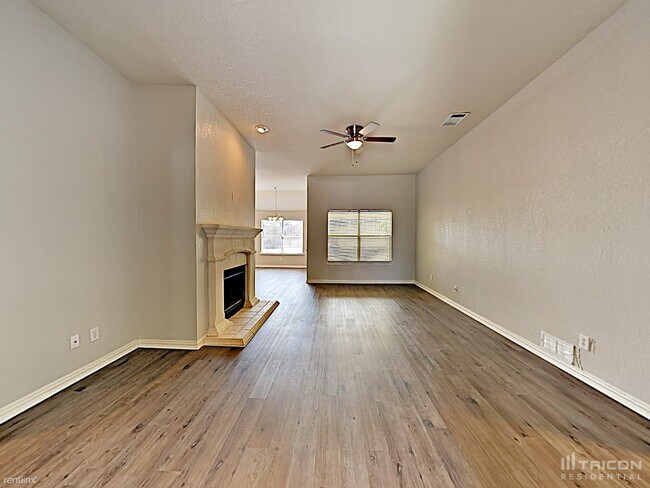 Building Photo - 1001 Fort Apache Dr