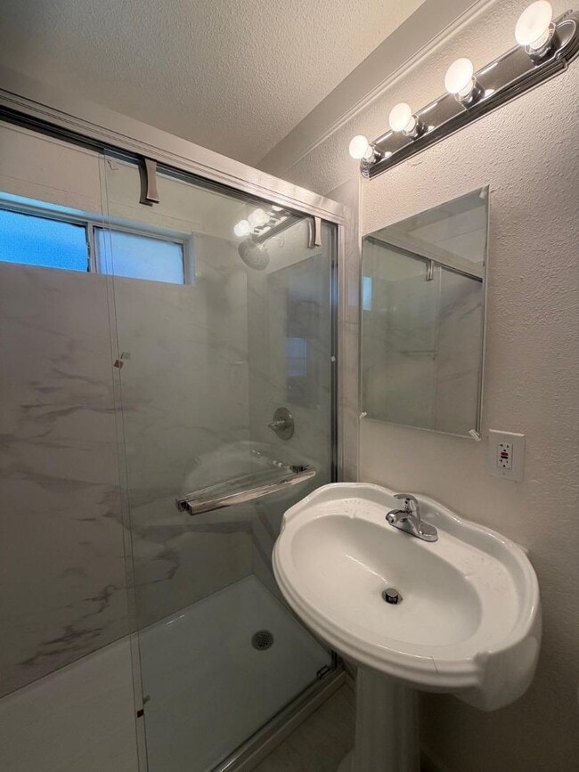 Foto del edificio - 715 Schafer Rd