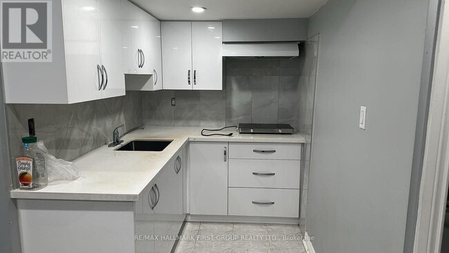 Building Photo - 198 Coppard Ave