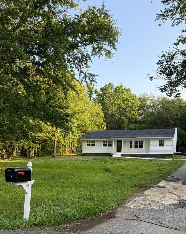 Building Photo - 2238 Lockwood Chapel Rd