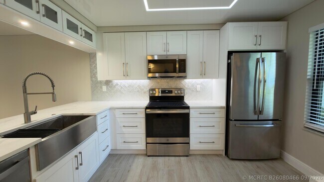 Building Photo - 901 Sabal Ridge Cir