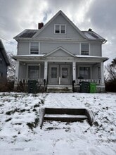 Building Photo - 242 W Summit St