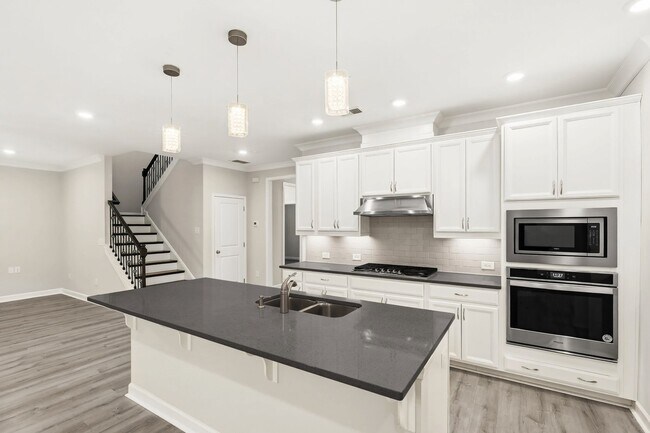 Building Photo - 520 Cresentry Brook