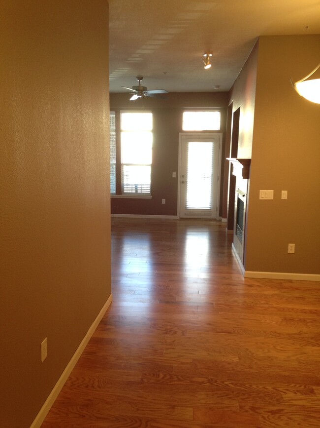 Foto del edificio - 7820 Inverness Blvd