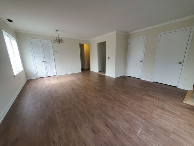 Building Photo - 31 Stuart Ave