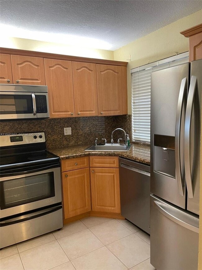 Foto del edificio - 3702 Coral Tree Cir