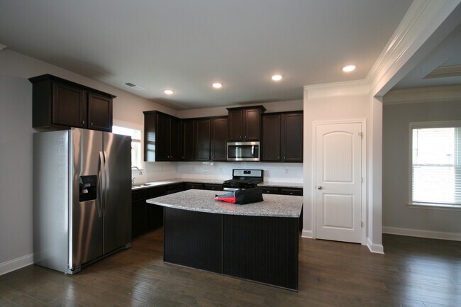 Foto del edificio - 7921 Gabriela Dr NW