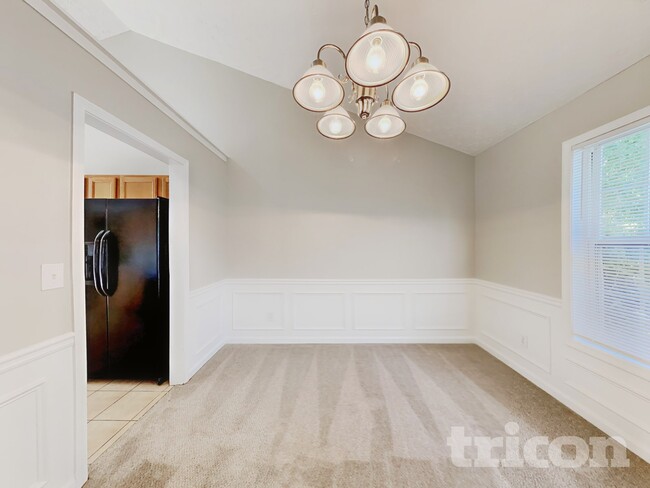 Building Photo - 2143 Oakland Farm Dr