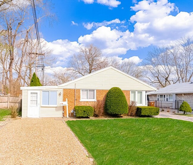 10009 S 52nd Ave, Oak Lawn, IL 60453 House for Rent in Oak Lawn, IL