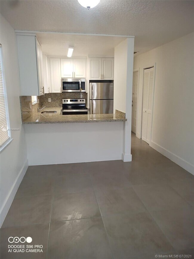 Building Photo - 3620 SW 87th Pl