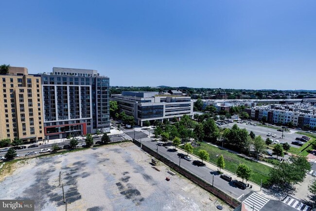 Foto del edificio - 1000 New Jersey Ave SE