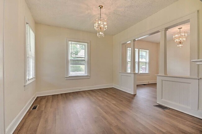 Foto del edificio - Modernized Historic 2 Bedroom 1 Bath Home ...