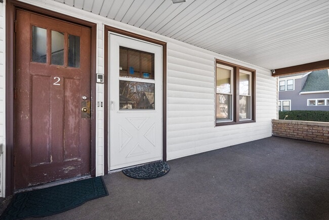 Front Doors/Porch - 21 Farwell St