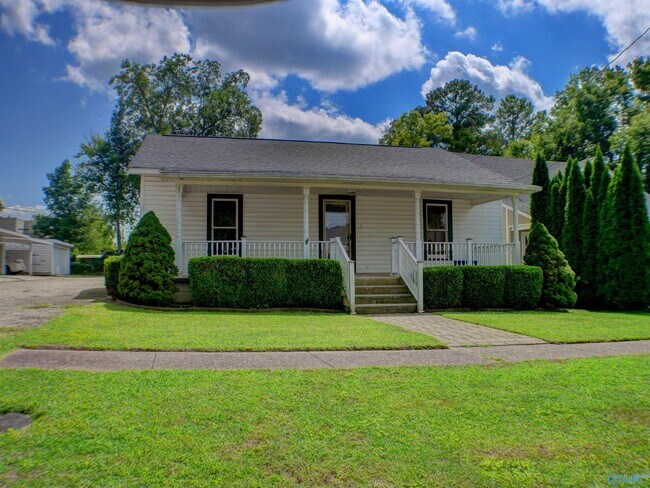 Building Photo - 708 Beirne Ave NE