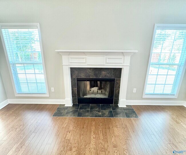 Foto del edificio - 205 Creekedge Cir NW