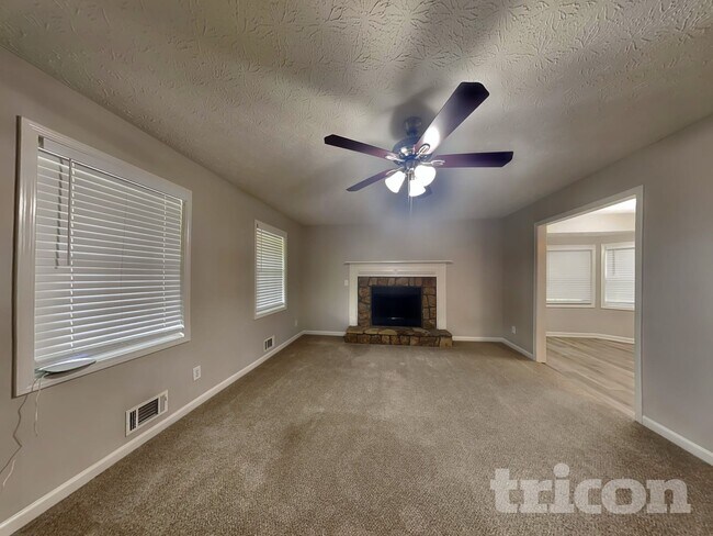 Building Photo - 1567 Kimberly Pl