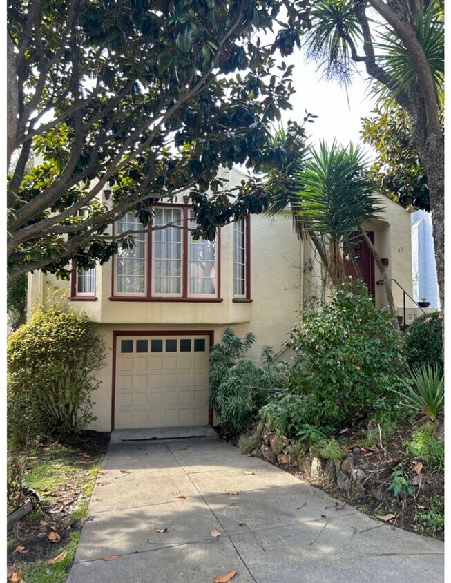 Foto principal - 1/2 MONTH FREE RENT!!! SPACIOUS 2-STORY FL...