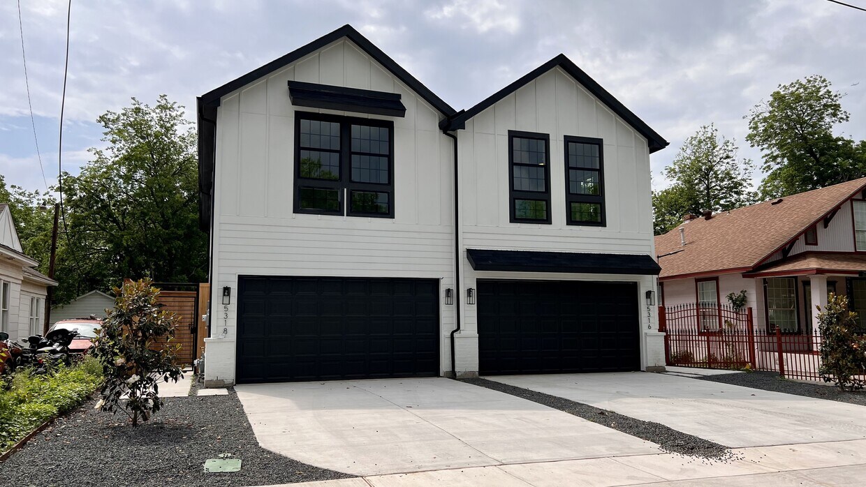 Foto principal - 5316 East Side Ave