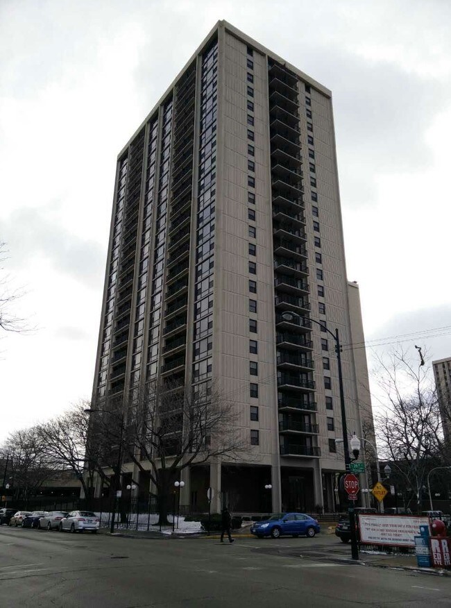 Building Photo - 2605 S Indiana Ave