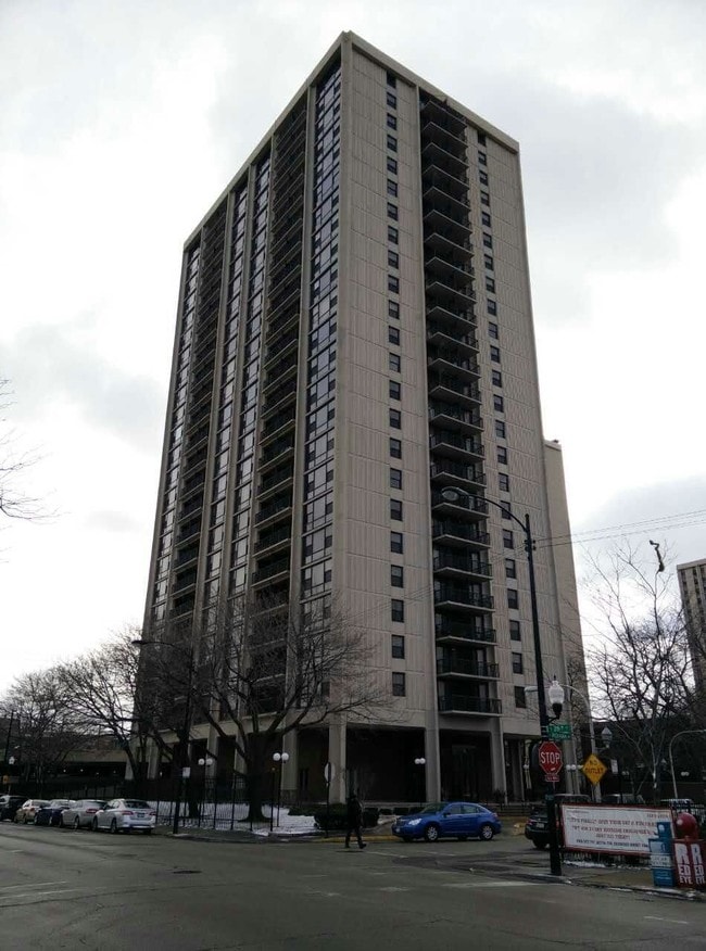 Building Photo - 2605 S Indiana Ave