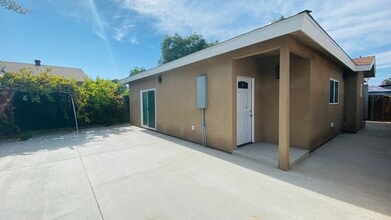 Building Photo - 1112 S Lemon Ave