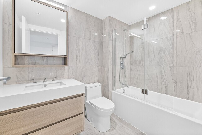 Building Photo - 1518 Rue Sherbrooke O