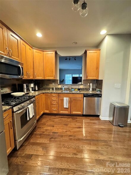 Building Photo - 280 W Bland St